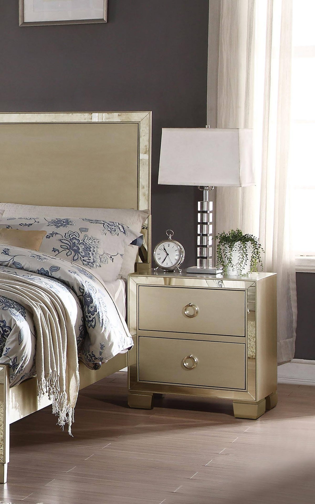 Champagne Eastern King Bed I2000
