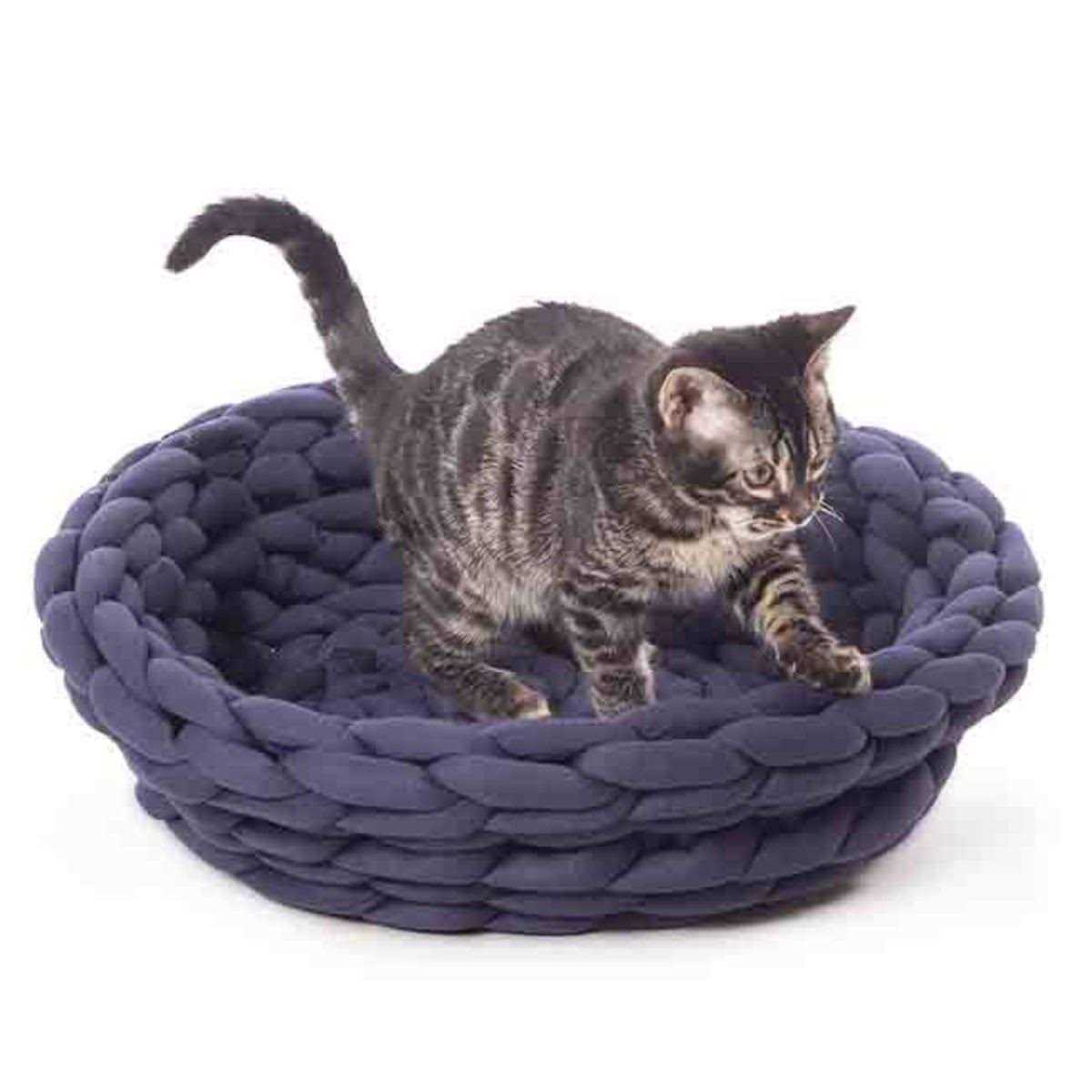 Knitted Pet Bed N4037