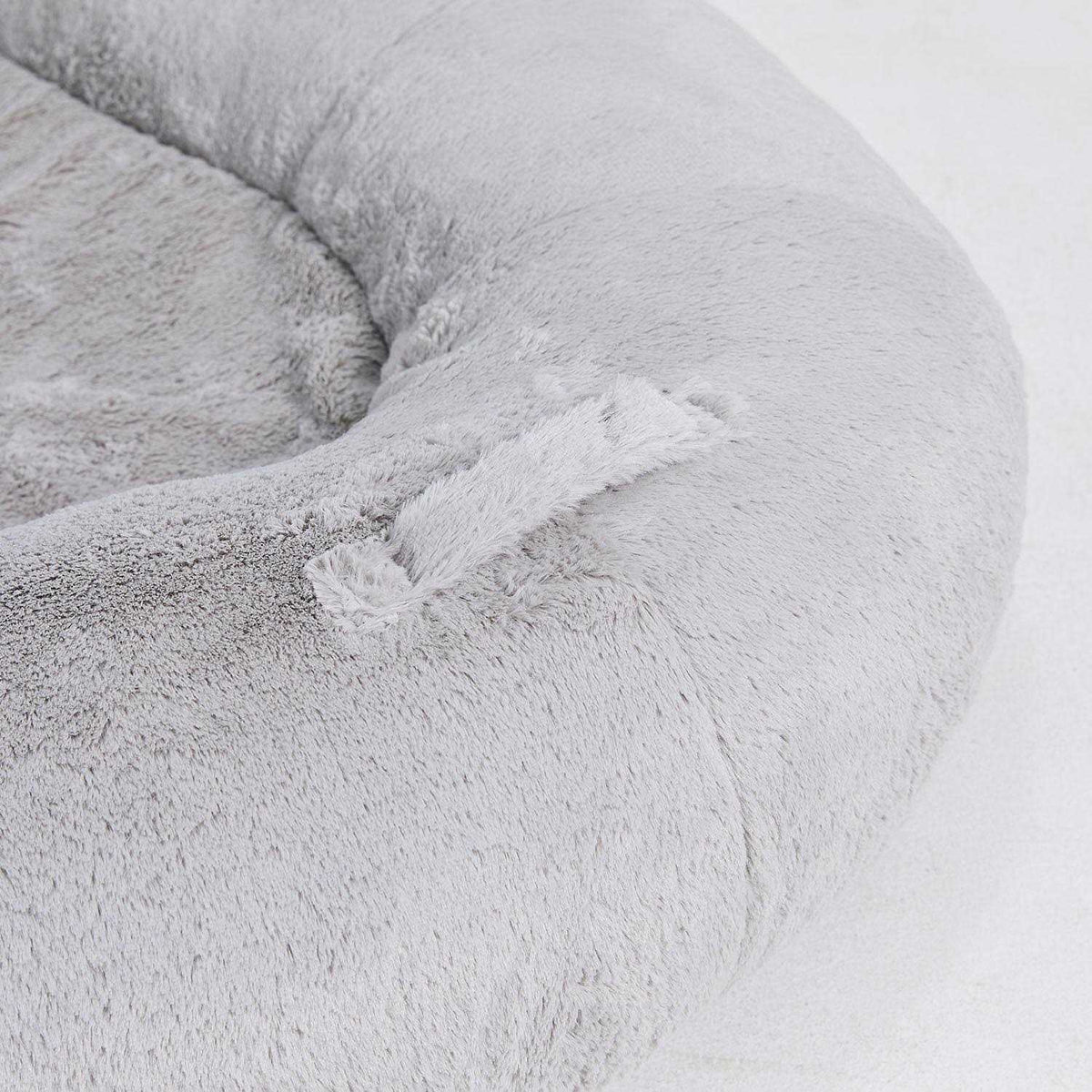 Large Cozy Plush Pet Bed Q88374